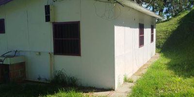 Lote en venta en las Garzonas, Carmen de Viboral primer piso de 29193 m2 aproximadamente, cuenta con lindos paisajes y sobre la viaAdicional tiene rutas de acceso y transporteCercanías:Vía principal, Colegio, Transporte público, Pueblo