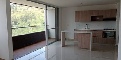 Apartamento en arrendamiento en el sector Viviendas del sur en Itaguí. Cuenta con buenos acabados, cómodos espacios, excelente iluminación natural, todo dentro de un entorno familiar y tranquilo. En unidad con zonas comunes pendientes por entregar, zonas húmedas completas, parque infantil, cancha múltiple, salón social y gimnasio. Cercano a la avenida Guayabal, patinódromo de Itaguí, cerca de supermercados y con cómodas vías de acceso.