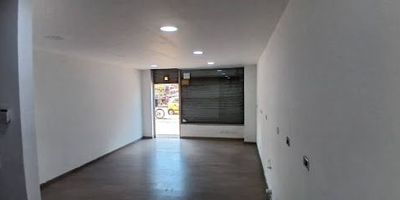Gran Local comercial de 24mts ,con una super ubicación,entre restaurantes bancos ,cerca a supermercados ,transporte publico  ,buenas vías de acceso .