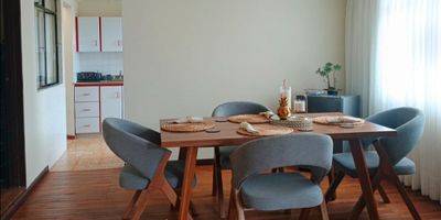 Oportunidad única en excelente ubicación.

Casa de dos (2) niveles que combina comodidad y rentabilidad. Cuenta con cuatro (4) alcobas, sala comedor, cocina semiintegral, dos (2) baños, pisos en cerámica y terraza ideal para disfrutar en familia.

Además, incluye la renta de dos (2) locales comerciales, cada uno con baño privado y pisos en cerámica, ubicados en un punto estratégico.

Renta: $2.500.000

Cod inmo: 14963 Manizales, Caldas
