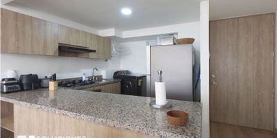 Venta de Apartamento en Conjunto Forest Club House – Excelente Ubicación 

Moderno apartamento de 58 m², ubicado en 4º piso con vista interior. Ascensor

Características del inmueble


 2 habitaciones
 Cocina abierta
 Parqueadero cubierto
 Cada piso cuenta con shut de basuras


Beneficios del conjunto


 Club House
 Spa para mascotas
 Pista de trote y ciclorruta
 Cancha múltiple
 Gimnasio cubierto y bio-saludable
 Terraza para pilates 
 Zona de BBQ y parques infantiles
 Salón de juegos y salón social
 Lobby de recepción, sala de masajes y mini market interno


? Ubicación estratégica: cerca a la variante, vía principal con fácil acceso a transporte.

? Se recibe permuta como parte de pago.
✅ Excelente opción de inversión y calidad de vida.
