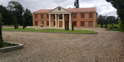 Ofrecemos para la venta este maravilloso lote ubicado en la exclusiva localidad de Chía, Cundinamarca; un lugar de ensueño rodeado de naturaleza y con una vista imponente a la montaña. Imagina construir tu hogar en este paraíso y disfrutar cada atardecer con una vista inolvidable al sol ocultándose tras las montañas. 

El lote cuenta con un mobiliario parcial, dándote la libertad de personalizar y construir el espacio a tu gusto. Acceder al lote es fácil y seguro. Cuenta con parqueaderos suficientes para varios carros tanto en linea como individuales,

No te pierdas esta increíble oportunidad de invertir en Chía, uno de los lugares más codiciados de Cundinamarca. Pide tu visita ya, y comienza a construir tu sueño.