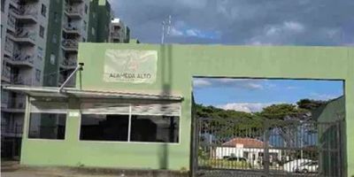 Se vende apartamento de 58 m² ubicado en el octavo piso del Conjunto Alameda Alto, en la ciudad de Palmira.

El inmueble cuenta con 2 habitaciones con clóset, 2 baños, sala-comedor, cocina integral, balcón con vista interna, zona de oficios y parqueadero propio cubierto. La unidad residencial dispone de piscina para niños y adultos, salón social, zona infantil, zonas verdes y vigilancia privada, brindando comodidad, seguridad y un ambiente familiar. Su ubicación es estratégica, con cercanía a centros comerciales (La Gran Colombia, D1, Ara), bancos, colegios, iglesias y centros de salud como la Clínica Palmira. Además, cuenta con excelentes vías de acceso hacia Amaime, el centro de Palmira, Cali y el aeropuerto. Cód. 9495394

 
