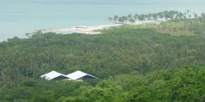 Magnífico lote con playa de Cuarenta y seis mil ochocientos dieciséis m2 ubicado en el casco urbano del corregimiento de Arroyo Grande, en el entorno del encanto del Mar Caribe, con la  magia de la maravillosa Cartagena de Indias, con disponibilidad de servicios públicos de agua y luz, cercado con alambre y limoncillos, 290 m de frente de playa