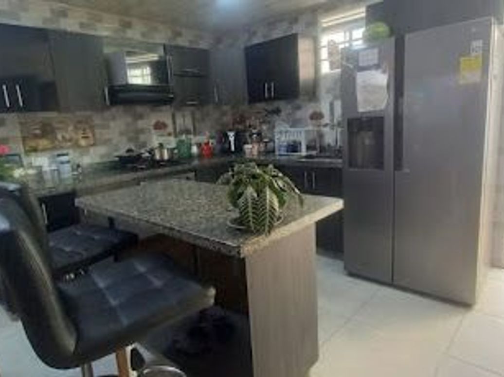 Casa de 7 alcobas en venta en Quinta Paredes, Bogotá, 390 m² · foto 6 de 20