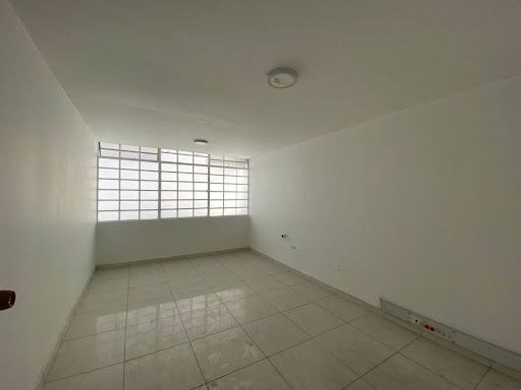 Casa de 6 alcobas en venta en Colombia, Bogotá, 440 m² · foto 12 de 18