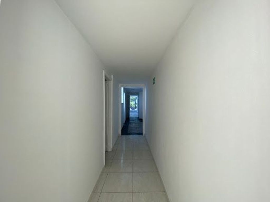 Casa de 6 alcobas en venta en Colombia, Bogotá, 440 m² · foto 3 de 18
