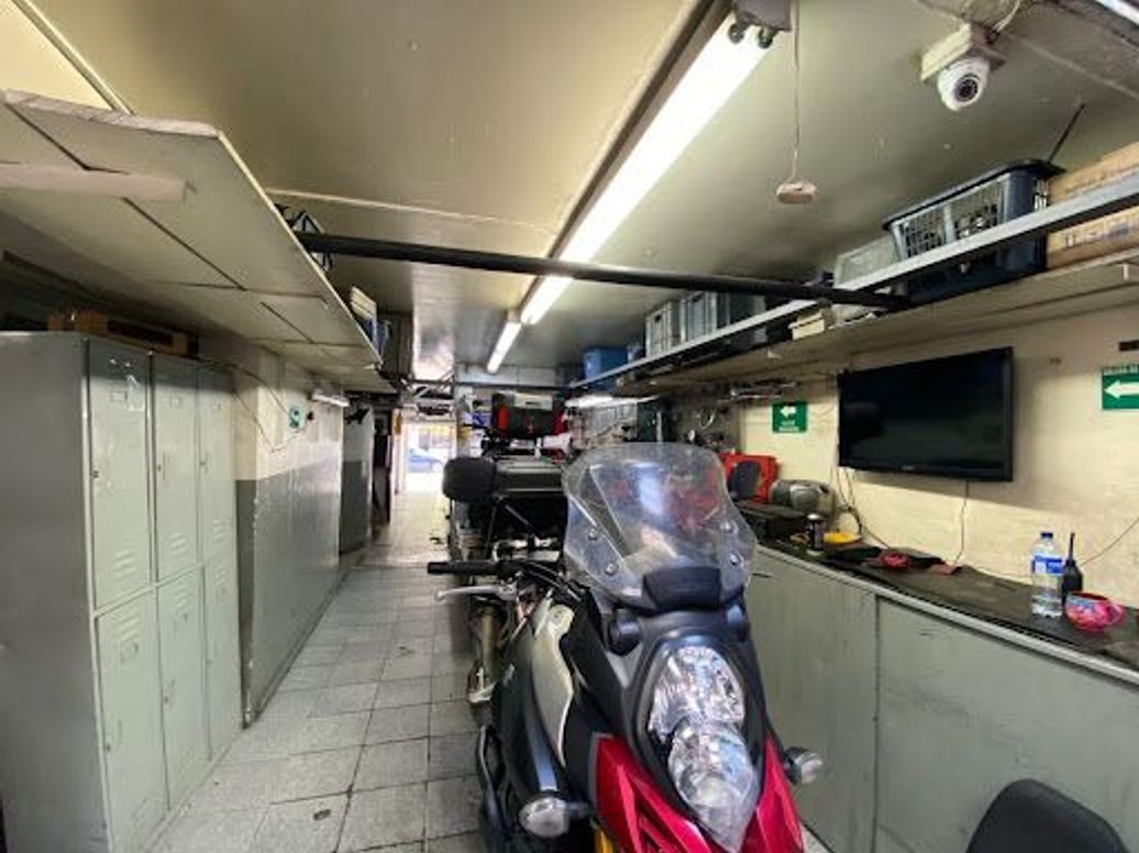 Casa de 6 alcobas en venta en Colombia, Bogotá, 440 m² · foto 16 de 18