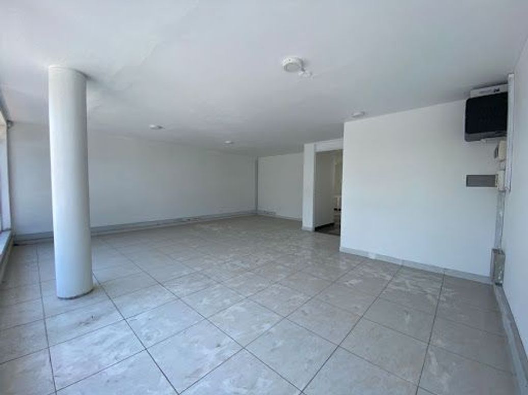 Casa de 6 alcobas en venta en Colombia, Bogotá, 440 m² · foto 4 de 18
