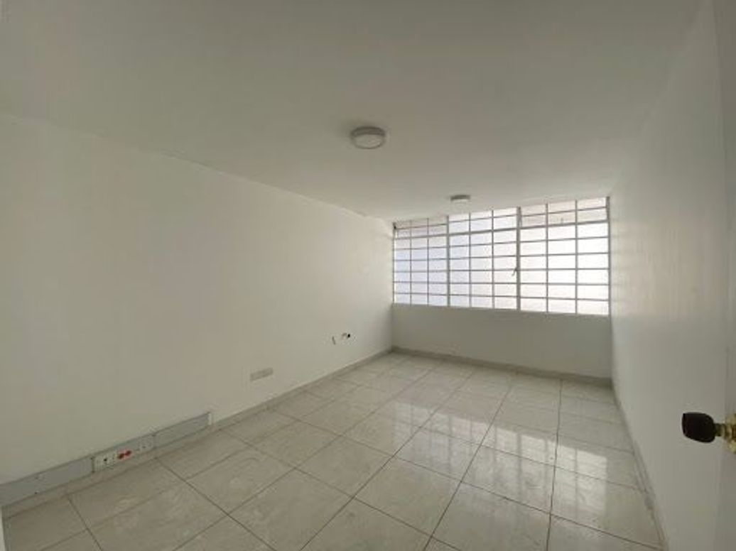 Casa de 6 alcobas en venta en Colombia, Bogotá, 440 m² · foto 9 de 18