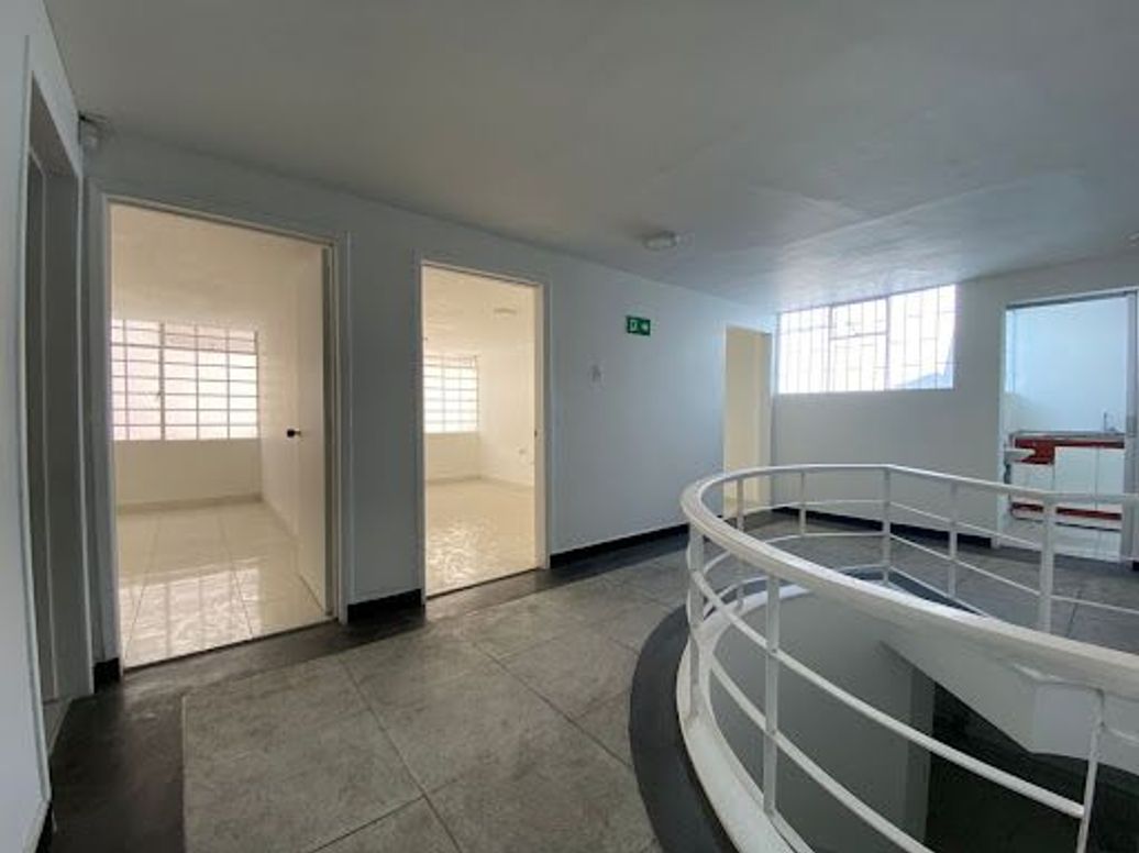 Casa de 6 alcobas en venta en Colombia, Bogotá, 440 m² · foto 17 de 18