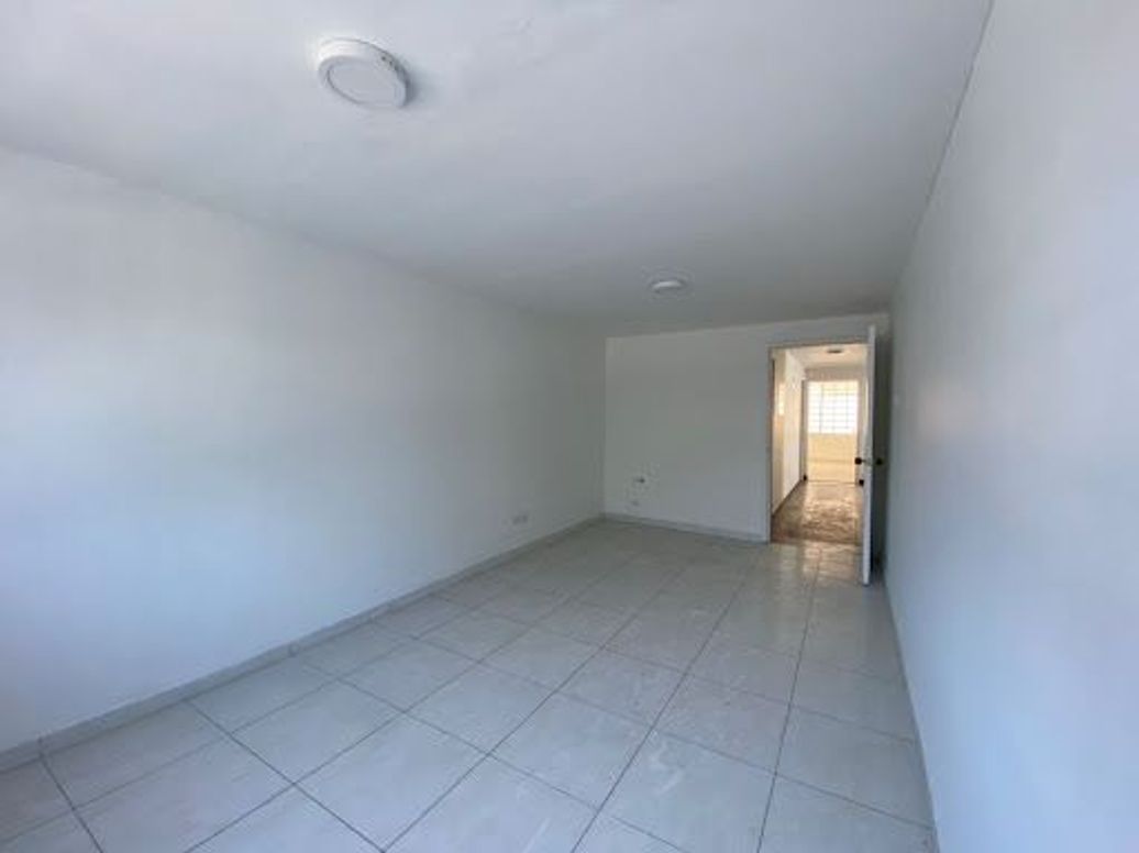 Casa de 6 alcobas en venta en Colombia, Bogotá, 440 m² · foto 13 de 18