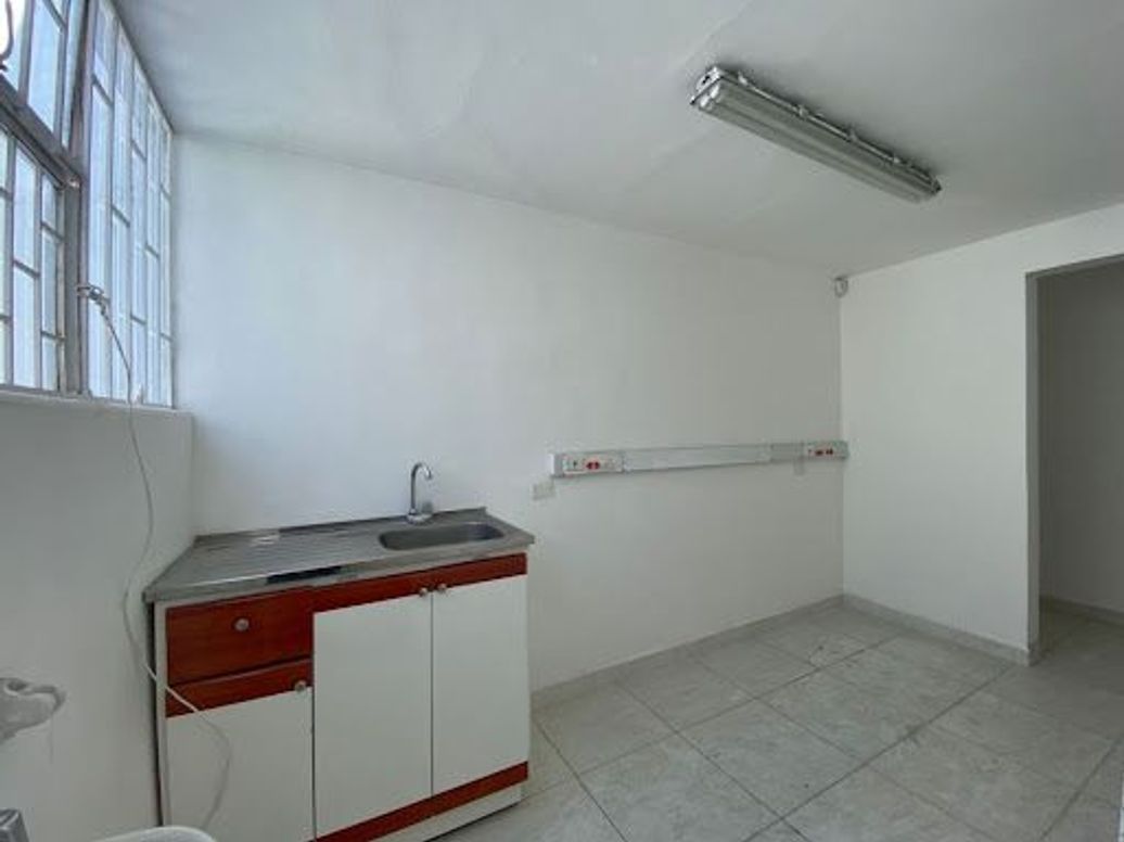 Casa de 6 alcobas en venta en Colombia, Bogotá, 440 m² · foto 6 de 18