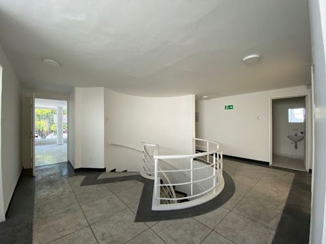Casa de 6 alcobas en venta en Colombia, Bogotá, 440 m² · foto 7 de 18