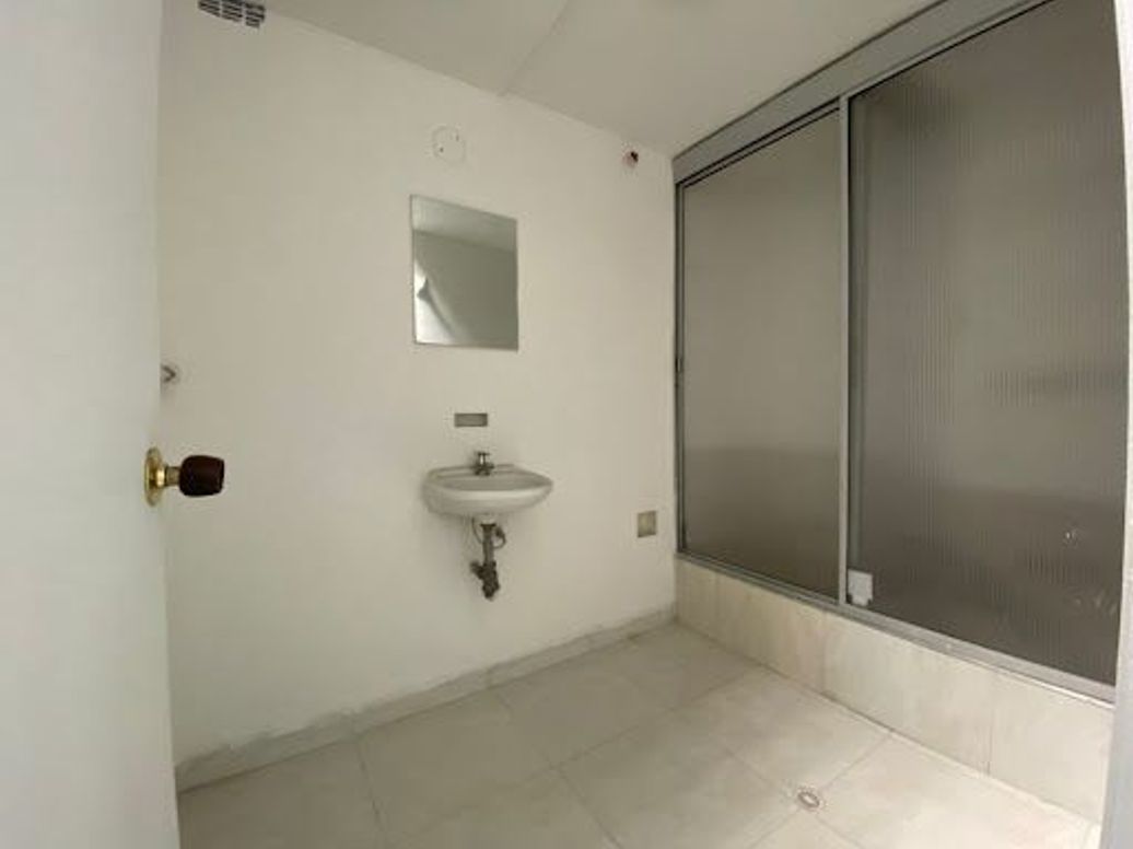 Casa de 6 alcobas en venta en Colombia, Bogotá, 440 m² · foto 14 de 18