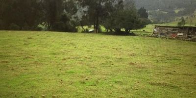 Lote con área de terreno dos mil seiscientos ocho metros cuadrados cada lote, en realidad son dos  lotes plano sobre carretera destapada, con servicios, punto de agua, sobre vía al embalse. lote con un punto de agua. pasar pueblo por la vía rancho trejos. Es lote urbano esta dentro del plan parcial del municipio de la calera, con uso comercial, vivienda, institucional 1 y 2. Zona de expancion la toga urbana