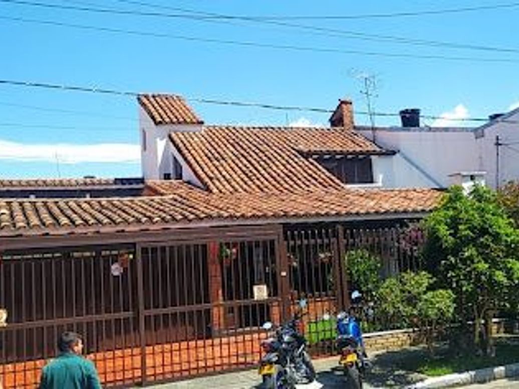 Casa de 3 alcobas en venta en Malibu, Bogotá, 300 m² · foto 2 de 20