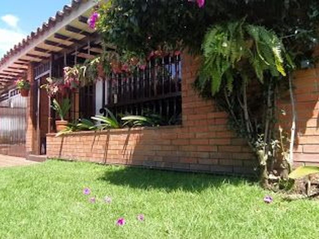 Casa de 3 alcobas en venta en Malibu, Bogotá, 300 m² · foto 3 de 20