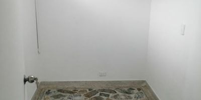 Local en arriendo en San Marcos, Envigado, Antioquia. Ubicado en estrato 5, este local de 210 m² en un solo nivel es ideal para negocios. Dispone de 4 baños, un parqueadero y cuenta con vigilancia para mayor seguridad. Su excelente ubicación en Envigado, barrio San Marcos, ofrece visibilidad y fácil acceso. Para más información o para programar una visita, por favor, contáctenos por WhatsApp, a través de la opción quiero que me contacten o ver teléfonos.