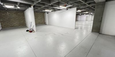 ARRIENDO BODEGA EN ITAGUI SECTOR LA HORTENCIA cuenta con ,450 mts ,Con ascensor de mixto 1.000kg2 parqueaderos cubiertos para carro5 parqueaderos para motoMuelle de cargue y descargueVigilancia privada en horario diurno