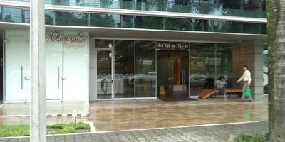 Excelente oficina en el sector de manila en prestigioso edificio, 48 metros, baño privado y baños comunes, portería 24 horas, 3 garajes privados y parqueaderos de visitantes, excelente vista, servicio de transporte publico cercano.