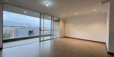 Apartamento en venta en unidad cerrada, cuenta con una ubicación estratégica en zona residencial, con fácil acceso y salida a vías principales, rutas de transporte público y con conexión a gran variedad de servicios complementarios del sector. Cuenta con piso en cerámica y madera, sala comedor, estudio, 3 alcobas con baño en la principal, cocina integral abierta tipo americano, balcon y parqueaderos independientes cubiertos . Conjunto cerrado con ascensor y zonas sociales que incluyen piscina, gimnasio, salón social, parques infantiles, placa polideportiva, zonas verdes, vigilancia y porteria 24 horas y circuito cerrado de tv.  inmuebles sujetos a verificacion de disponibilidad