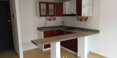 [ARR] ID HOUM: 158458

Entérate de todos los beneficios al arrendar con nosotros:
    • Asistencia e intermediación con el propietario
    • Firma tu contrato online
    • Arrienda sin burocracia, sin papeleos ni notarías

Departamento en arriendo, ubicado en el barrio Urbanización  Prados De Madrid, con una superficie construida de 55.00 m² y superficie total de 55.00  m². 

Sus principales características son:

    • No amoblado
    • 3 dormitorios
    • 2 baños
    • Admite mascotas
    • Piso 5
    • Año de construcción: 2014
            
Además, el inmueble cuenta con las siguientes amenidades:

    • Salón de eventos
    • Vigilancia 24 hrs
    • Zona de juegos

Si arriendas con nosotros, te brindamos asesoría personalizada durante todo el proceso.

Requisitos para arrendar con nosotros:

    • Arrienda sin codeudor*, fácil, rápido y seguro
    • Demuestra un ingreso mensual neto de al menos 2.5 veces el valor del arriendo (los ingresos mensuales se pueden complementar por las personas que vivirán en este inmueble)
    • Completa tu información básica y mándanos tus extractos bancarios o documentos que demuestren tus ingresos
    • No debes tener reportes negativos en centrales de crédito
        

IMPORTANTE:

    • Te invitamos a agendar una visita a esta propiedad
    • Si tienes alguna duda por favor puedes solicitar más información desde los portales como también contactarte directamente con nosotros
    
Más que una inmobiliaria, somos Houm.
*Aplican T&C