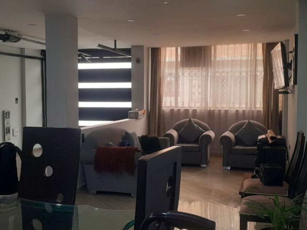 Casa de 10 alcobas en venta en Santander Sur, Bogotá, 180 m² · foto 2 de 19