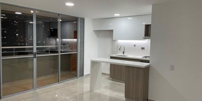 Apartamento en Venta – Bello, Sector Santa Ana – 76 m² – Cód. 193

Apartamento totalmente terminado con acabados modernos
-Área total: 76 m²
-3 habitaciones (la principal con baño privado y vestier)
-2 baños completos
-Sala y comedor independientes
-Balcón con excelente iluminación
-Zona de ropas
-Parqueadero privado y cuarto útil en el piso 1.
Apartamento en esquina, lo que garantiza mayor privacidad al estar alejado de ascensores y shuts de residuos.

Unidad residencial con amenidades exclusivas:
-Piscina para adultos y niños
-Cinema
-Gimnasio dotado
-Salón social
-Zona de juegos infantiles

Ubicación estratégica en el sector Santa Ana de Bello, con acceso fácil a transporte, comercio y zonas de recreación.
$565.000.000 Cod 193
Contáctanos para más información y agenda tu visita.
