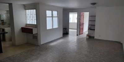 VENTA Apartamento en Laureles Nogal.

Es 2do Piso, en edificio de 4 pisos.
Cerca a la Avenida 33 y a la Av 80.

Área.78 Mts.Con Parqueadero Privado.VALOR. $ 480 Millones.

Con 2 Alcobas Amplias y 2 Baños.

Es 1 Baño Completo para las 2 Alcobas.

Más el Baño Social.

Sala Comedor muy Amplia.

Cocina Semintegral en Aluminio.Con Red de Gas y con Calentador.Apartamento muy iluminado.Excelente Sector Residencial.

(Administración. 370.000).La Admón Rebajará a 150.000 Aprox a partir de Enero del 2026, pxq ahora en Diciembre del 2025, se Pensiona el Último Vigilante.El Acceso quedará como está Actualmente, Con Tarjeta o Chip y con Llaves.Tiene Cámaras de Seguridad.

Cerca de:

El Parque de Belén.

Al Centro Comercial Los Molinos.

De Bancos y Supermercados.

Cerca de Iglesia.

Excelentes Rutas de Transporte.

------------------------+------------------------

Voy directo.

Ref. wappagoscdcblalzbkbl

--------------------------------------------------

 

 
