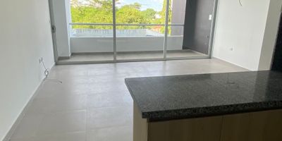 Se Renta o vende apartamento de 116m2 en Edificio San Giorgio en el Recreo, consta de 3 habitaciones, 2 banos, estudio, cocina integral, sala-comedor, zona de ropas, balcon. El edificio cuenta con piscina, salon social, parque para ninos,, sauna, gimnasio, parqueadero cubierto y paqueadero para visitantes.