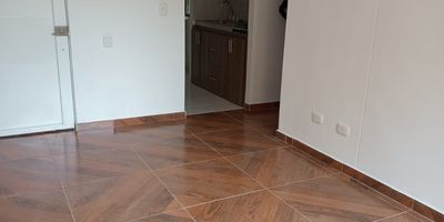 Apartamento en arriendo en La Calera, Cundinamarca, ubicado en el barrio PASO REAL. Este funcional apartamento de 50 m² en el piso 4 cuenta con 3 habitaciones y 2 baños, ideal para quienes buscan comodidad en estrato 3. El inmueble no incluye parqueadero. El canon de arriendo es de $1.350.000. Para más información o para programar una visita, puede contactarnos por WhatsApp o consultar las opciones de teléfono.