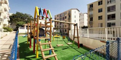 ? ¡Vive en Kennedy, cerca a SAO Macarena y Cordialidad!
Tu nuevo hogar está en un conjunto residencial que lo tiene TODO: piscina ?, salón social ?, cancha múltiple ?, juegos infantiles ? y seguridad 24/7 ?️

✨ Piso 5 con excelente vista
?️ 2 habitaciones con opción a tercera
? Principal con baño privado y vestier
? Cocina integral cerrada
? Parqueadero comunal
? Canon incluye administración

? Ubicación estratégica, ideal para familias que buscan comodidad, seguridad y cercanía a todo.

? ¡Agenda tu visita y enamórate!

 #ApartamentoEnArriendo #InmobiliariaColombia #VivirMejor #TuNuevoHogar #SAOMacarena #Cordialidad #ConjuntoResidencial #HashtagsVirales #RealEstateColombia #HogarSeguro #Piscina #ZonaSocial #InversiónInteligente #ViralInmobiliario
