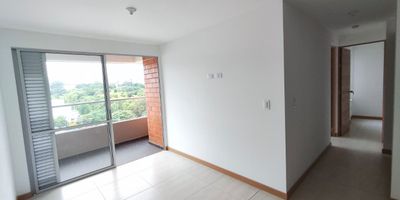Encuentre su nuevo hogar en este apartamento en venta en Pereira, Risaralda. Ubicado en el deseado Sector Belmonte, este inmueble de 66 m² se sitúa en el 8º piso de un edificio moderno, con tan solo 1 año de antigüedad. Dispone de 2 habitaciones, 2 baños y 1 parqueadero. La propiedad cuenta con seguridad mediante vigilancia, ofreciendo tranquilidad. Su excelente ubicación dentro de un conjunto residencial lo convierte en una opción atractiva. Este apartamento en Sector Belmonte, Pereira, está disponible por $430.000.000. Para más información o visitar, puede contactar por WhatsApp, solicitar que le contacten o ver los teléfonos.
