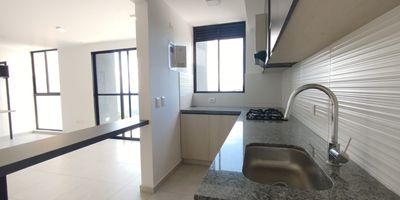 Apartamento en venta en Cerritos en unidad cerrada cerca a supermercados de cadena, rutas de transporte público y servicios complementarios de la zona. Cuenta con salacomedor, dos habitaciones, dos baños, cocina integral tipo americano en mesón de Quartzone, estufa, calentador a gas y zona de ropas. La unidad posee de dos parqueaderos cubiertos, ascensores, piscina, gimnasio, salón social, sauna turco, parques infantiles, placa polideportiva, zonas verdes, circuito cerrado de tv, vigilancia y portería las 24 horas. Inmueble sujeto a verificación de disponibilidad.