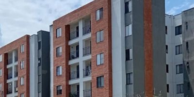 CIUDAD. Jamundí  ACCIÓN.  Venta   PROPIEDAD Apartamento Piso 4° con ascensor.  ÁREA 57 M2  UBICACION.  Unidad Residencial  Amberes ADMINISTRACIÓN $185.000 DETALLES  Tiene  Sala Comedor. Cocina Integral.  Zona de ropas .Dos habitaciones  Dos baños.  Vista Exterior. Parqueadero Propio.  La Zona Social tiene:  Piscina.  Planta eléctrica.   Portería con Vigilancia Privada 24 horas.   Parqueadero de Visitantes.  Zona verde.  Zona de Niños Conjunto cerrado.
CÓDIGO:K24845TAP4A404E4A3P27
PRECIO DE VENTA: $226´000.000