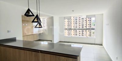 Apartamento para Estrenar en Arriendo en Urbanización El Bosque, Bello
¡Descubre este cómodo apartamento de 60 m² disponible para arriendo en la Urbanización El Bosque, sector El Trapiche en Bello! Un espacio diseñado para una vida práctica y funcional.

Este inmueble es perfecto para una vida cómoda y bien organizada, ofreciendo:

Distribución: Dos habitaciones y dos baños completos.

Flexibilidad: Un espacio adicional de estudio, ideal para trabajo desde casa u home office.

Comodidades: Cocina Integral moderna, zona de ropas y un valioso parqueadero privado.

Aunque la urbanización se encuentra en proceso de finalización de algunas áreas, ya puedes disfrutar del gimnasio y salón social. La zona húmeda se encuentra en construcción, lo que asegura que las amenidades pronto estarán completas para tu disfrute.

Asegura la tranquilidad y el confort de un apartamento totalmente funcional en una urbanización con proyección en el sector El Trapiche.

Ubicado en el piso 19