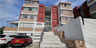 ? **¡Descubre tu nuevo hogar en Los Nogales, Barranquilla!** ?

 

✨ Este encantador apartamento de **112.5 m²** es perfecto para ti. Cuenta con **3 amplias habitaciones** ?️, **2 baños familiares** ?, una **cocina cerrada** ?‍? ideal para esos momentos de cocina familiar, y un **estudio** ?️ para tu trabajo o hobbies. 

 

? Ubicado en el **piso 3** de un edificio sin administración, disfrutarás de un ambiente tranquilo y acogedor.  ¡sin ascensor! Este espacio es **iluminado** ? y **fresco** ?️, perfecto para vivir cómodamente. 

 

? ¡Y no olvides que tienes acceso a **parqueadero comunitario**! 

 

Este apartamento es una joya en construcción tradicional ?️, ideal para crear recuerdos inolvidables. ? 

 

? Contáctanos ya en AS Gestiones Inmobiliarias SAS al **Celular 3215064221** y empieza a hacer realidad el hogar de tus sueños. ¡Esta es tu oportunidad! ? 

 

#ApartamentoEnVenta #Barranquilla #LosNogales #TuNuevoHogar #ASGestionesInmobiliariasSAS
