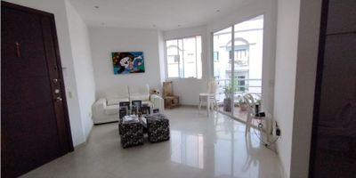 

? Apartamento en Venta – Granadillo, Barranquilla
¡Descubre tu próximo hogar en una de las zonas más tranquilas y conectadas de Barranquilla! Este espacioso apartamento de 118 m² ofrece comodidad, funcionalidad y una excelente ubicación en el barrio Granadillo.

? Precio de venta: $398.000.000 COP

✨ Características principales:


 ?️ 3 habitaciones amplias y bien iluminadas
 ? 2 baños privados + ? 1 baño social
 ? Garaje privado incluido
 ? Estrato 4 – ideal para familias que buscan calidad de vida
 ?️ Año de construcción: 2009
 ? Ubicación: Barranquilla, Atlántico – Colombia
 ?️ Barrio: Granadillo
 ? Administración mensual: $630.000


Este inmueble usado se encuentra en excelente estado y es perfecto para quienes desean invertir en una propiedad con alto potencial residencial. Cercano a vías principales, colegios, supermercados y zonas verdes.

? ¡No dejes pasar esta oportunidad de vivir o invertir en una zona residencial consolidada!

? #ApartamentoEnVenta #Barranquilla #Granadillo #InmueblesColombia #TuNuevoHogar #OportunidadInmobiliaria ?✨


