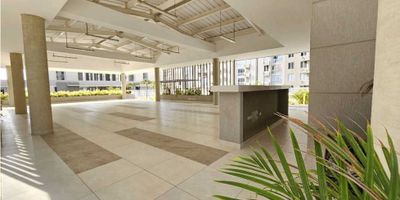 ?✨ ¡Descubre tu nuevo hogar en Ciudad Mallorquín, Barranquilla! ✨?

 

? **Arriendo apartamento que lo tiene TODO:**  

- **2 habitaciones** cómodas y luminosas  

- **2 baños familiares** para mayor comodidad  

- **Cocina abierta** ideal para compartir momentos  

- **Área de labores** para tus actividades diarias  

 

? **Se entrega con cortinas**. ¡Listo para que te mudes! ?️

 

? **Conjunto residencial con amenities de lujo:**  

?‍♀️ Piscina para esos días calurosos  

? Gimnasio para mantenerte en forma  

? Salón social y zona BBQ ideales para reuniones familiares  

? Espacios de juegos infantiles para el disfrute de los más pequeños  

? Zona Coworking para trabajar cómodamente  

 

? **Comodidades que amarás:**  

- 2 ascensores  

- Vigilancia privada 24 horas para tu tranquilidad  

- Parqueadero comunitario para la seguridad de tu vehículo  

 

¡No dejes pasar esta oportunidad única! Contacta a AS Gestiones Inmobiliarias SAS al ? **3215064221** y asegura tu nuevo hogar hoy mismo.  

 

#Arriendo #Barranquilla #CiudadMallorquín #HogarDulceHogar #ASGestionesInmobiliarias ??
