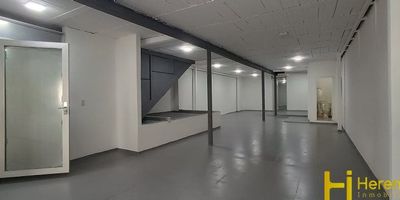 Bodega segundo piso Cristo Rey con área de 170m², ideal para almacenamiento, industria liviana o en su defecto oficina. 
Excelente ubicación con cercanía al parque Cristo Rey avenida Guayabal, el puente de la 4 Sur y autopista Sur 
Mayor información 301 650 80 70.