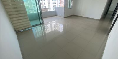 Apartamento en arriendo ubicado en el barrio Altos de Limonar, piso 5, 3 alcobas, 2 baños, balcon, sala-comedor, cocina tipo amaricano integral, zona de labores, baño de servicio, cada alcoba con cortinas blackout, cerca el centro comercial Buenavista, excelente ubicación. Vigilancia 24 horas, piscina, cuarto util (deposito), zona infantil, cancha multiple, 2 parqueaderos asignados y de visitantes. Valor incluye administración. 
