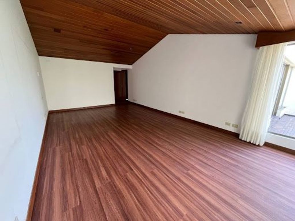 Casa de 4 alcobas en venta en Santa Barbara Alta, Bogotá, 414 m² · foto 5 de 20