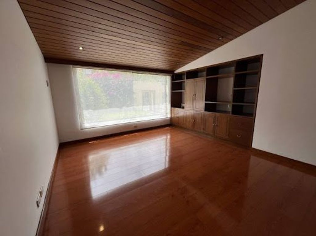 Casa de 4 alcobas en venta en Santa Barbara Alta, Bogotá, 414 m² · foto 3 de 20