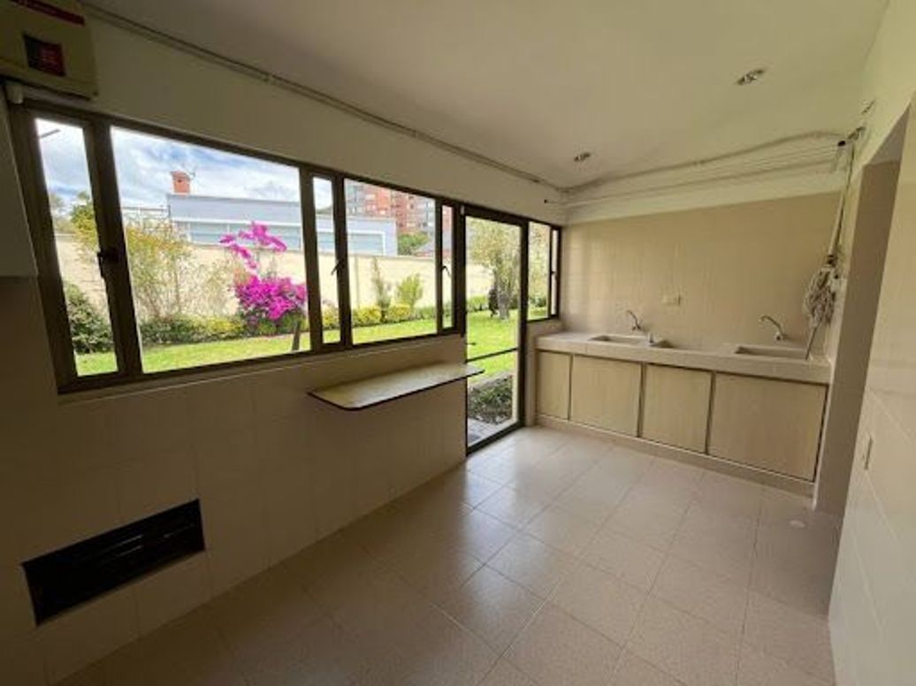 Casa de 4 alcobas en venta en Santa Barbara Alta, Bogotá, 414 m² · foto 9 de 20