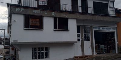 Oficina en arriendo en Usaquén, Bogotá. Este inmueble de 80 m² construidos y 70 m² privados ofrece 2 ambientes separados y cuenta con 2 baños. Disfrute de una vista exterior y una amplia terraza de 20 m². Con 13 años de antigüedad, es una opción funcional para su negocio en una zona de alta demanda en Bogotá D.C. El canon de arriendo es de $2.200.000. Si desea conocer esta oficina, consulte las opciones de WhatsApp, quiero que me contacten o ver teléfonos disponibles.