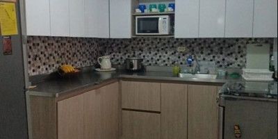 Venta de casa en Medellín, Barrio 12 de Octubre

La propiedad se destaca por su buena iluminación y ventilación natural, ademas de tener unos acabados modernos y sobrios.

Distribucion
3 alcobas cada una con closet
1 baño completo 
Sala - comedor
Cocina en L 
Patio interior cubierto
Zona de ropas indepenidente con patio descubierto
Garaje inetrno para vehiculo

Ubicación estratégica cerca de la Capilla San Juan de Crisóstomo, colegios y supermercados. A tan solo 10 minutos caminando de las estaciones del Metrocable 12 de Octubre y Picacho, y con ruta integrada del Metro que pasa frente a la casa y conecta directamente con la Estación Caribe – Terminal del Norte.