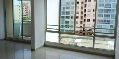 Descubre la elegancia y comodidad en este apartamento de 3 habitaciones y 2 baños, con 94 metros cuadrados de espacio para disfrutar en cada rincón. Con una ubicación privilegiada, este hogar ofrece la combinación perfecta entre funcionalidad y estilo. Además, cuenta con 1 parqueadero para tu conveniencia. Vive la experiencia de un ambiente acogedor y lleno de posibilidades en este inmueble único. ¡No pierdas la oportunidad de hacerlo tuyo!