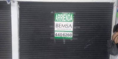 Local en excelente ubicación en zona centrica, sector La Candelaria, cuenta con 12m2, vigilancia privada, ideal para almacen, papeleria, spa de uñas, fácil acceso.