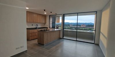 Vive en uno de los mejores sectores de San Antonio, Pereira! Este apartamento para estrenar se encuentra a pocos minutos del parque principal, supermercados, farmacias y colegios, lo que lo hace ideal para familias y profesionales.

Caracteristicas:
- 2 Amplias alcobas para tu comodidad
- 2 Banos para satisfacer tus necesidades
- 1 Estudio
- Parqueadero asignado para tu vehiculo
- Cuarto util para almacenamiento o uso multiple

Ubicacion privilegiada:
- Cerca del parque principal
- A pocos minutos de supermercados y farmacias
- Excelente acceso a colegios y centros educativos

Un lugar perfecto para vivir con comodidad y estilo! Quieres conocer mas sobre este apartamento? Contactanos!